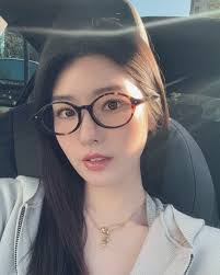 Katie Chen's Instagram, Twitter & Facebook