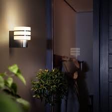 A Philips Hue White Ambiance Tuar Wandleuchte Aluminium Philips Hue 1740447p0 Wandleuchte Aussenwandbeleuchtung Lampen Und Leuchten