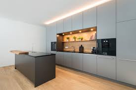 Kuchen Ganz Individuell Nicht Gefunden Farmhousekitchencountertops Beer Kuchen Manufaktur Graue Loftkuche Mit Beleu Grey Kitchen Loft Kitchen Kitchen Style