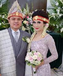 Model kebaya pengantin batak yg gmuk. 28 Model Kebaya Pengantin Modern Kekinian 2021 Evanazka