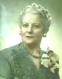 Los dos niños que observan en la foto, fueron cuidadanos ejemplares,  nacieron en Amapala, Valle. Pero desde su adolescencia se trasladaron a  estudiar a Tegucigalpa. El hermano mayor: Mardoqueo Arturo Lagos, llegó