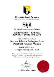 Mengajar melebihi tujuh tahun, pemegang sijil kemahiran/diploma/ijazah dalam. Kursus Jahitan Asas Sijil Ros Akademi Fesyen Raf