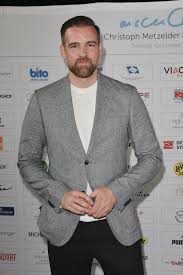 Christoph metzelder is the brother of malte metzelder. Ex Kicker Christoph Metzelder Wagt Haar Transplantation Promiflash De