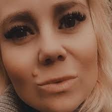 Sara Hellstrom's Instagram, Twitter & Facebook