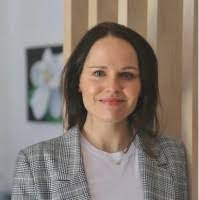 Samantha Drake's Instagram, Twitter & Facebook