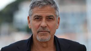 George timothy clooney was born on may 6, 1961, in lexington, kentucky, to nina bruce (née warren), a former beauty pageant queen, and nick clooney, a former anchorman and television host (who was also the brother of singer rosemary clooney).he has english, german and irish ancestry. George Clooney Kauft Ein Anwesen In Der Provence