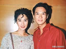 香奈儿（chanel）是法国奢侈品品牌，创始人是coco chanel（原名是gabrielle bonheur chanel ，中文名是加布里埃·香奈儿），该品牌于1910年在法国创立。该品牌产品种类繁多，有服装、珠宝饰品及其配件、化妆品、护肤品、香水等。该品牌的时装设计有高雅、简洁、精美的风格，在20世纪40年代就成功地将. å¼ å®¶è¾‰ç›´è¨€æ¯å¤©æ— æ—¶æ— åˆ»æƒ³å‡ºè½¨ ä¸»æŒäººçš„è¡¨æƒ…äº®äº† æ¥ æž«å¨±ä¹ Mdeditor