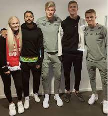 Erling braut haaland (anglisiert von håland ˈhòːlɑn; Erling Haaland Familie Haaland Cousin Schiesst 64 Tore In 37 Spielen Fussball Bild De Join Wtfoot And Discover Everything You Want To Know About His Current Girlfriend Or Wife His
