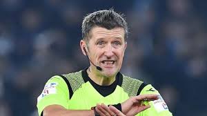 Gmn mbeng, msih enak tooohh dipimpin ma gw?? L Arbitro Orsato Amuleto Giallorosso Contro La Fiorentina 3 3 Vittorie Anche In 10 Fioccheranno Gialli Positivo Lo Score Anche Con Calvarese Al Var