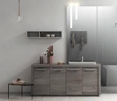 Mobili contenitori a terra o sospesi, box doccia, vasche da bagno, sanitari, accessori bagno appartengono alla ricca serie di arredo bagno di grande valore che che tu stia cercando un mobile bagno per il lavabo, specchiere, colonne sospese, pensili bagno e altri elementi accessori attuali, in. La Soluzione A Terra Per L Arredo Bagno Moderno Puntotre Arredobagno