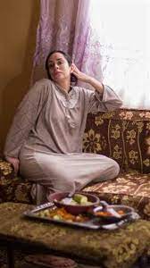 بسنت شوقي وكتبت بسنت شوقي عبر حسابها الشخصي بـتويتر: Ø¨Ø³Ù†Øª Ø´ÙˆÙ‚ÙŠ Ù†ÙŠÙ„Ù„ÙŠ ÙˆØ´Ø±ÙŠÙ‡Ø§Ù† Ø¯Ù†ÙŠØ§ ÙˆØ¥ÙŠÙ…ÙŠ Ø³Ù…ÙŠØ± ØºØ§Ù†Ù… ØªØºÙ†ÙŠØ§Ù† Ø¨Ø¹ÙÙˆÙŠØ© ÙÙŠØ¯ÙŠÙˆ Ù…Ø¬Ù„Ø© Ø§Ù„Ø¬Ø±Ø³ Ø´Ù‡Ø¯Øª ÙƒÙˆØ§Ù„ÙŠØ³ ØµÙ†Ø§Ø¹Ø© Ø§Ù„Ø¯Ø±Ø§Ù…Ø§ Ø§Ù„Ù…ØµØ±ÙŠØ© Ø´Ø§Ø¦Ø¹Ø© Ù‚ÙˆÙŠØ© Ù…Ù†Ø° Ø´Ù‡Ø±ÙŠÙ† Ù…ÙØ§Ø¯Ù‡Ø§ Ø£Ù† Ø£ÙŠÙ‚ÙˆÙ†Ø© Ø§Ù„ÙÙˆØ§Ø²ÙŠØ± Ù†ÙŠÙ„Ù„ÙŠ Ø³ØªØ¹ÙˆØ¯