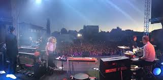 Till denna dags föreställning fanns i publiken bland annat, förutom björn, benny och lars, även stora delar av originalensemblen; Per Gessle Grymt Gig Igar I Toreboda Fullt Hus Och Facebook