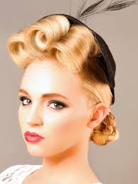 Zeigen sie klasse durch eine retrofrisur. Rockability Frisuren Unsere Top 20 Im Januar 2021 Friseur Com