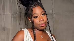 How do paparazzi find TikTokers? Dixie D'Amelio turns the tables