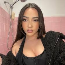 Jillian Benedict (@benedictjillian)