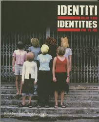 Namun, idea penubuhannya mula dikemukakan sejak tahun 1954 hingga 1956 oleh majlis kesenian persekutuan. Identities Who We Are National Art Gallery Kuala Lumpur 9789839572513 Amazon Com Books