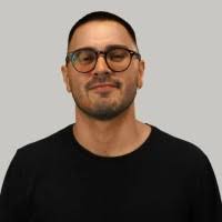 4600+ perfiles de «Milton»