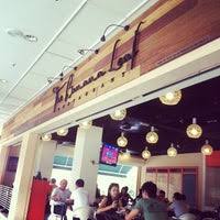 Not as busy as the popular 1utama, centrepoint is a favourite amongst residents within the vicinity. The Banana Leaf Restaurant Restaurante Indio