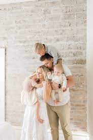 Utah Family Photographer In Home Photoshoot What A Dream This Family Of 5 Was To Shoot Family Photoshoot Neutral Family Photos Family Photo Outfits