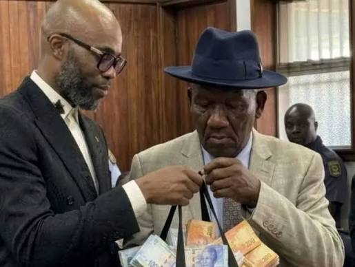 WATCH🚨 State's first witness recounts assassination attempt on taxi boss Joe Sibanyoni A security guard who exchanged gunfire with heavily armed attackers has become the first state witness in the high-stakes attempted