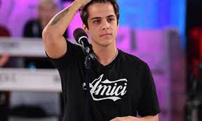 A soli 28 anni, il cantante di amici e di x factor si è spento a causa di una leucemia fulminante. Os1wgspfo0ae0m