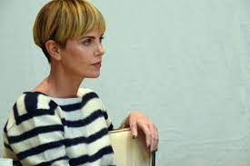 Frangia corta o ciuffo, ecco i tagli capelli corti inverno 2022 di tendenza in 160 immagini. Tagli Capelli Corti 2019 2020 Foto Gli 80 Piu Belli Di Sempre Amica