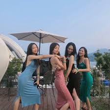 Download miss a vs bocil : Image May Contain 4 People People Standing Sky Outdoor And Nature Nyc Girl Korean Best Friends Ulzzang Girl