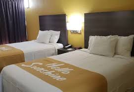 Book Days Inn By Wyndham Hampton Near Coliseum Convention Center In Hampton Hotels Com Hamptons Hotels Convention Centre Home Comforts