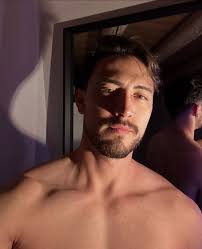 Handsome and awesome nipples 👅