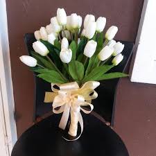 Tulip adalah anggota keluarga lily. Gambar Bunga Di Tangan Gambar Bunga