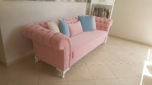 Açık gri koltuk takımları gri koltuk takımına uygun fon perde kapsamında kullanılacak olan pudra rengi için düz beyaz tül tercih edilmelidir. Gaziemir Evka 7 Doktorlar Sitesi Ozan Bey Eski Salon Chester Koltuk Takimi Yenileme Koltuk Tamirat Koltuk Doseme Koltuk Yuzu Yenileme Koltuk Imalati Cila Gaziemir Izmir