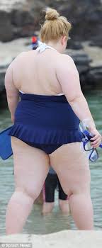 The actress, 40, who has been open about spending the last year focusing on losing weight, shared a stunning photo of herself with her sister, annachi wilson. Rebel Wilson Slips Into Frilly Blue Swimsuit In Hawaii Daily Mail Online
