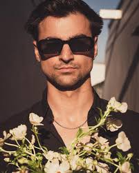 🌷 🕶️ 🌹 📸: @tidesat10