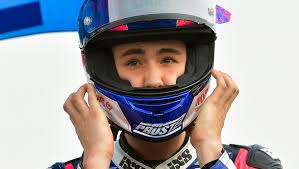 Caduta multipla durante le qualifiche della moto3, valide per il gp d'italia di motociclismo, lo svizzero resta a terra: 4pmonirfnmx77m