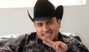 Julión alvarez era uno de los artistas que la comunidad solicitaba al cotuco su ingreso al paseo de las en las siguientes semanas se espera hacer lo propio con los cantantes emmanuel y enrique. Imagenes De Julion Alvarez Imagenes Chidas