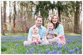 Spring Family Picture Clothing Ideas Spring Pose Whattowear Bright Colors Clothes I Spring Family Pictures Fall Family Photos Family Photo Sessions