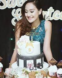 It is also a time to look. 6 Pesta Ulang Tahun Sweet 17 Para Artis Kumparan Com