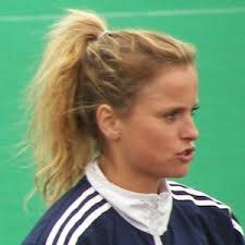 Alles over haar instagram foto's, poker, vriend, afkomst en privéleven lees je hier! Fatima Moreira De Melo Net Worth Field Hockey Player