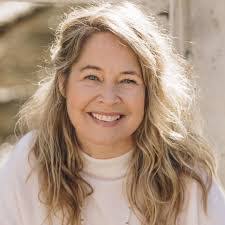 Shannon Keating's Instagram, Twitter & Facebook