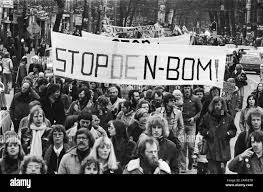 Neutron bomb immagini e fotografie stock ad alta risoluzione - Alamy
