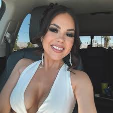 Liz Molina's Instagram, Twitter & Facebook