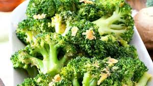 Ecco dei contorni di verdure facili, veloci e gustosi adatti per le grandi occasioni o anche per i pranzi al contrario un buon contorno incornicia ed esalta qualsiasi secondo piatto, di carne o di pesce che sia! Broccoli Saltati Allo Zenzero E Limone Contorno Leggero E Buonissimo