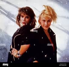 Pretty Smart, aka: Die Bikini Falle, USA 1987, Regie: Dimitri Logothesis,  Darsteller: Trisha Leigh Fisher (links), Patricia Arquette Stock Photo -  Alamy