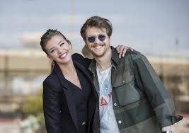 Futbol oynamak için buzun kalkmasını bekleyen, ilk kez turnuvaya katılıp ikinci çıkan 300 binlik ülke izlanda'dan, 40 yaşında kalecisi ve sıfır yıldız oyuncusuyla grubundan lider çıkan macaristan'dan, ilk turnuva deneyiminde senin 10 maçta gol atamadığın ingiltere'yi altına alan galler'den, almanyanın bulunduğu gruptan averajını eksilemeden çıkarak kendi emeğiyle. Ask Mantik Intikam Dizisi 2 Bolumde Neler Oldu Tv Gundemi