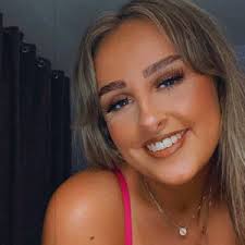 Orla Casey (@orlaloux)