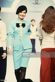 Cristina Cordula Walks The Runway During The Chanel Ready To Wear Show As Part Of Paris Fashion Week Spring Summer 1989 Christina Cordula Idees De Mode Cordula