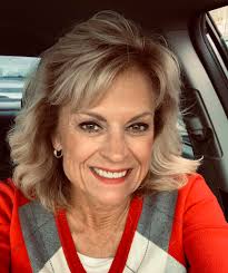 Short hair suggestions for round face shape