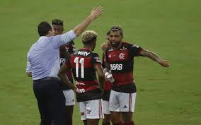 Através de seu perfil oficial no twitter, diego publicou. Hugo Souza Falha E Flamengo Perde Em Dia De Estreia De Rogerio Ceni Flamengo O Dia