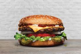 Antes de que llegue el periodo de verano, tenemos una cita con el calendario gastronómico: Famous Star A 1 Peso La Promocion De Carl S Jr En El Dia De La Hamburguesa Lider Empresarial