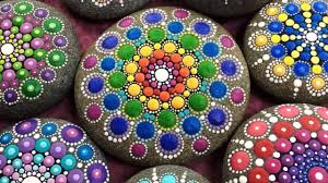 Resultado de imagen para como pintar piedras para decorar